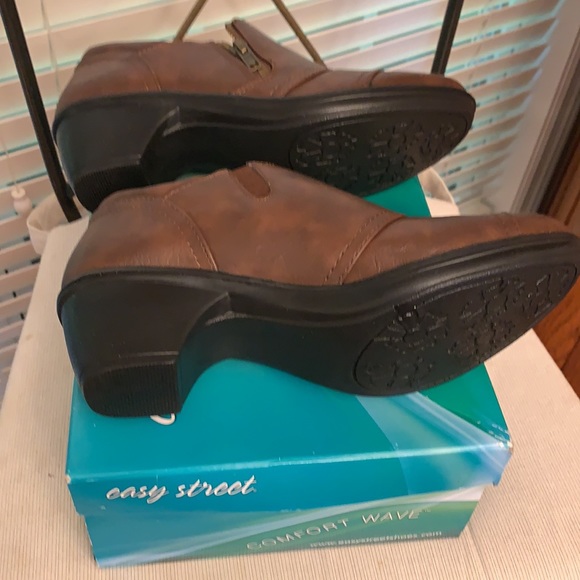 Shoes - Picture 3 of 5